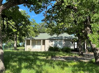 201 N Mount St, Chico, TX 76431