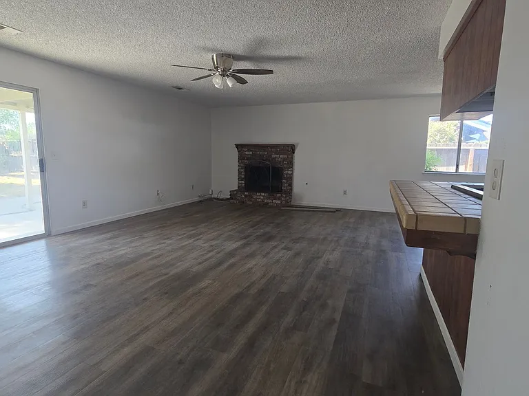 2146 Neill Way — Photo 2