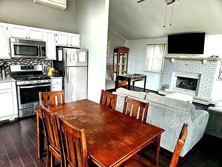 5170 Iroquois St — Photo 2