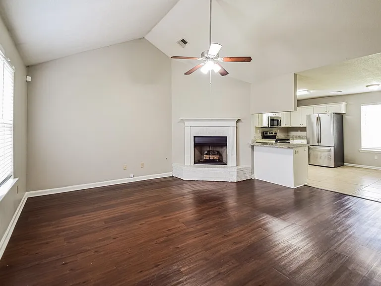 4506 Shadow Hollow Dr — Photo 4
