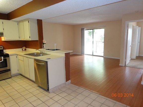 5th image of 450 Palm Cir W APT 306