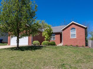 107 W Twin Oak Dr, Nixa, MO 65714