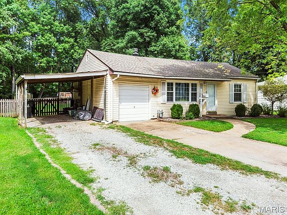 3rd image of 904 Terrace Dr