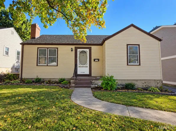 1156 Hilltop Dr, Saint Louis, MO 63132