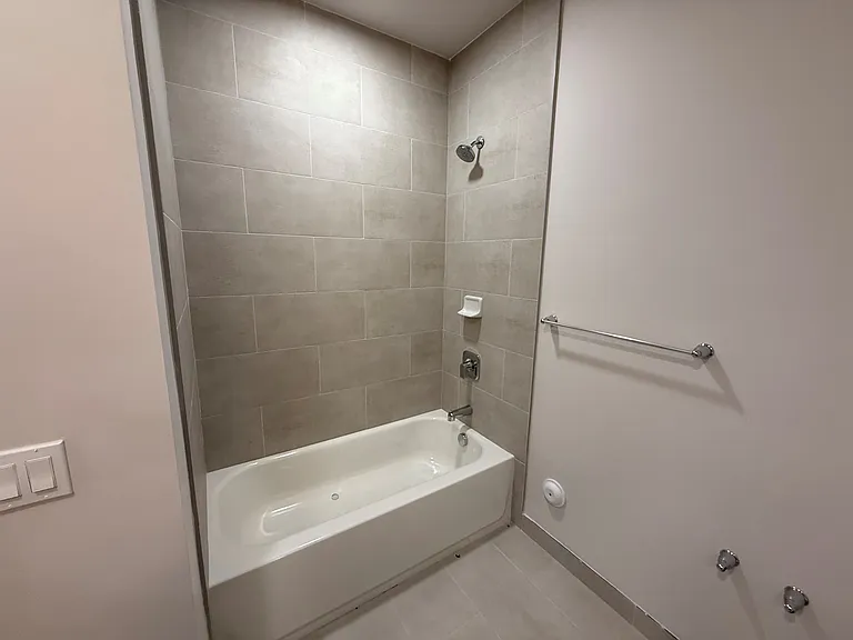 Bay Pointe Apartments — Photo 11