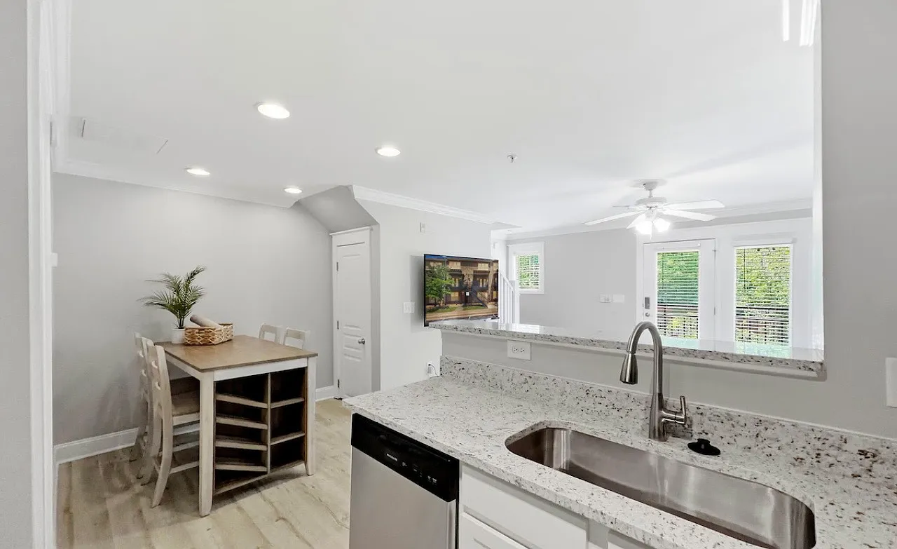 3 bed, 1334 sqft, $2,850 — Photo 1