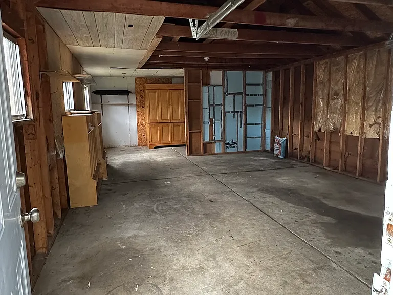 2945 Burdette St — Photo 16