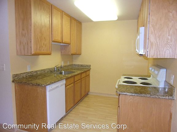 2nd image of 598 Arcadia Dr