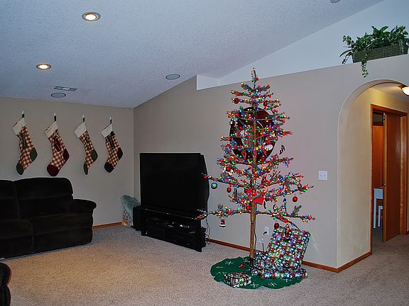 3rd image of 7504 NE Glenwood Dr