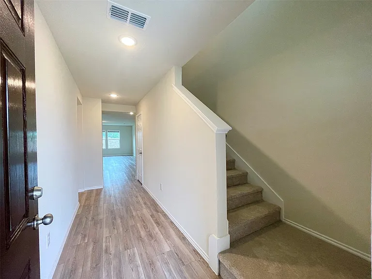 481 Grenada Lake Dr — Photo 12