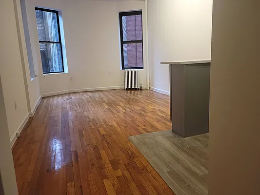 Rented by Chartwell Manhattan Realty | media 17