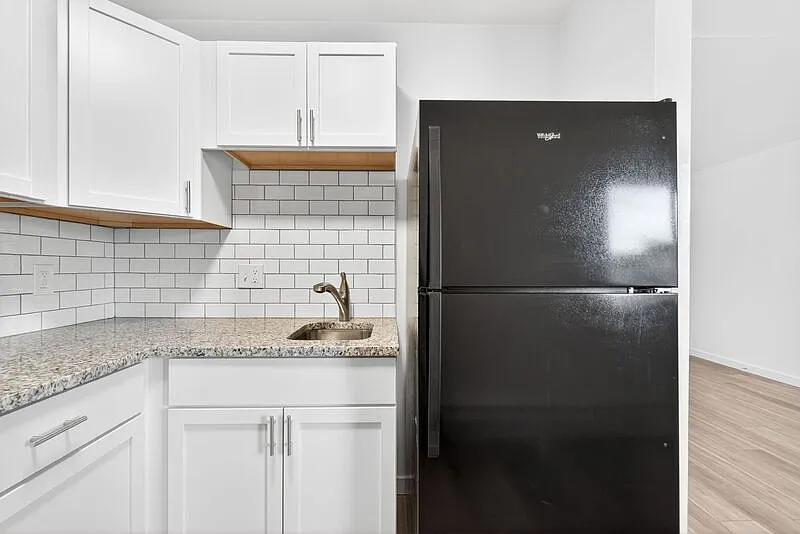 1 bed, 1.0 bath, 355 sqft, $825 — Photo 3