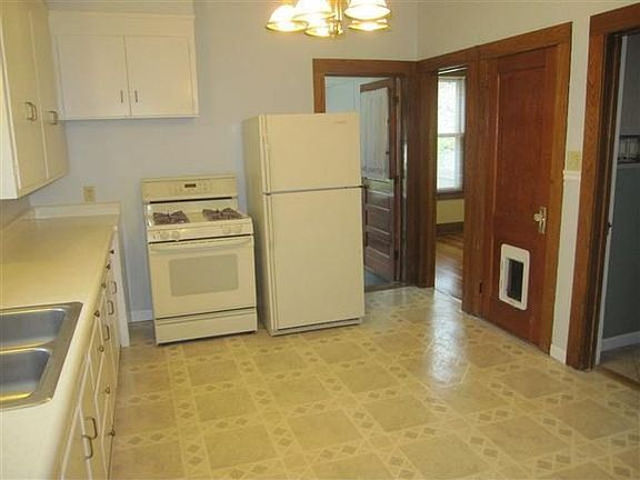 4th image of 30 Glendale Ave