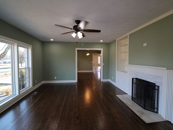 3rd image of 605 Ellington Dr