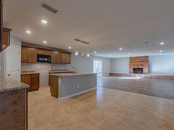 3rd image of 4408 Parkdale Dr