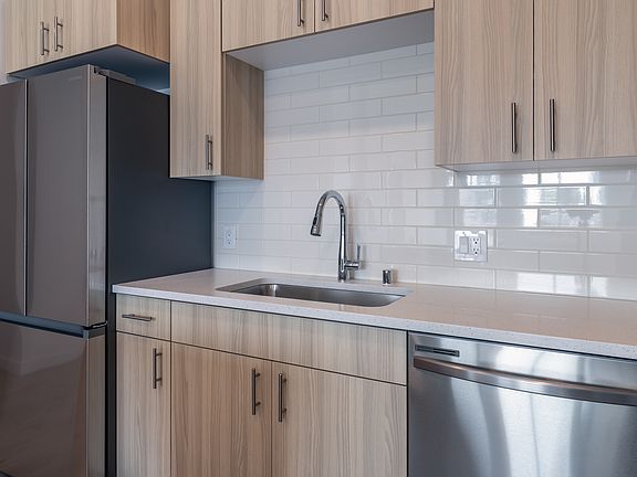 5th image of 10515 55th Ave SW #65150fe63