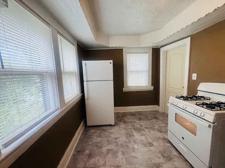 1056 E 99 ST. Cleveland, OH 44108 — Photo 23