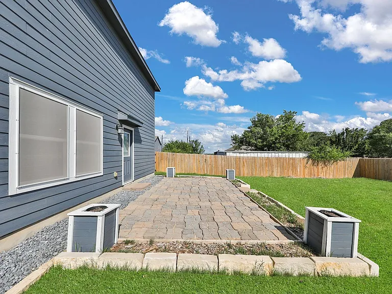 10626 McClintock Dr — Photo 32