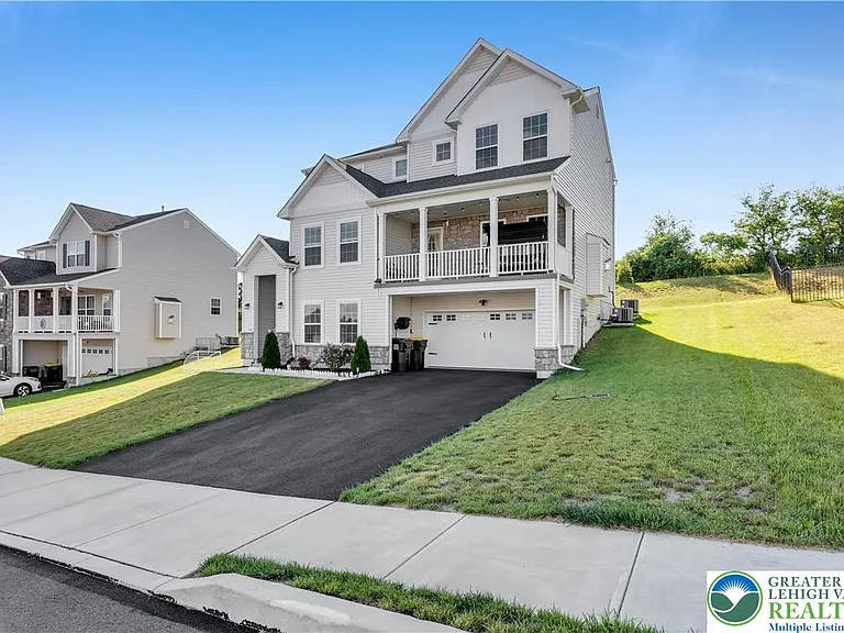 5044 Bellflower Dr — Photo 3