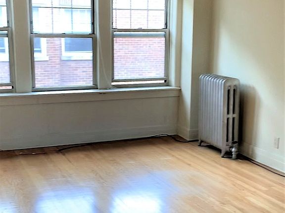 3rd image of 1425 W Chase Ave APT 3C