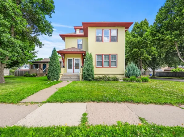 877 Cottage Ave E, Saint Paul, MN 55106