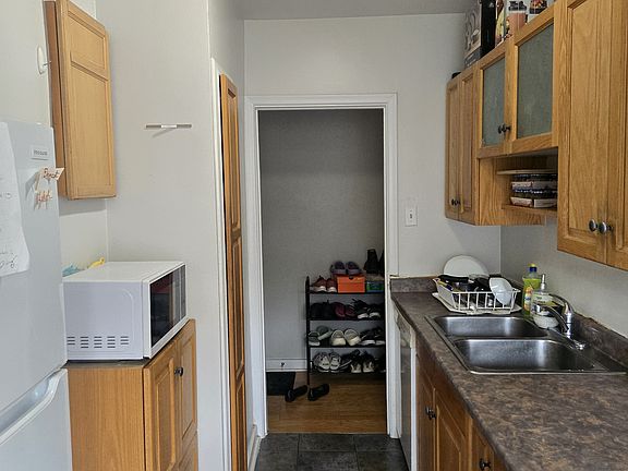 5th image of 114 Kempenfelt Dr #303
