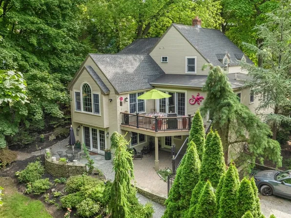 118 Forest St, Winchester, MA 01890