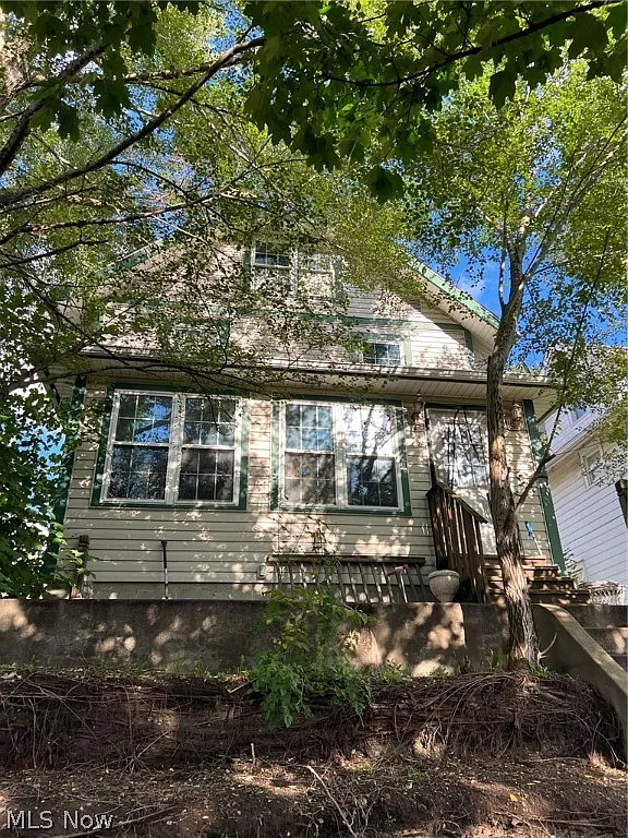 1185 Pondview Ave photo 1