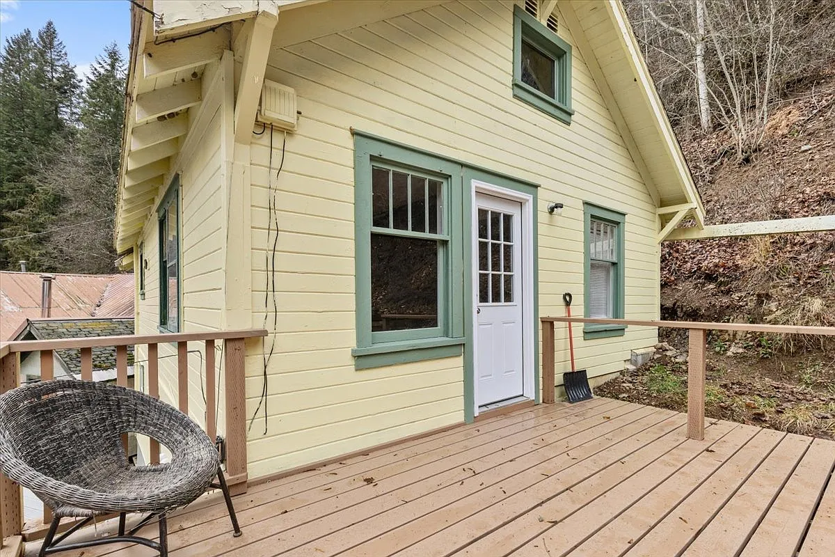 1144 Canyon Ave — Photo 1