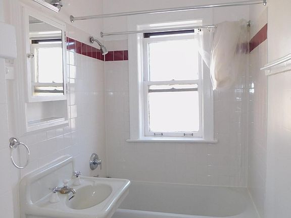 5th image of 905 Sherman Ave #5