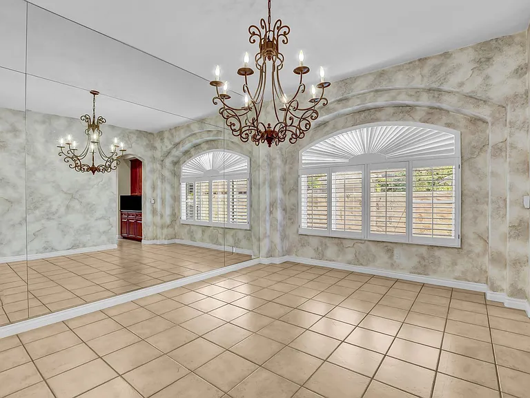 9101 Crystal Lake Ct — Photo 38