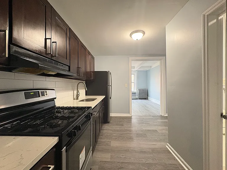75 Carnegie Ave #12C — Photo 1
