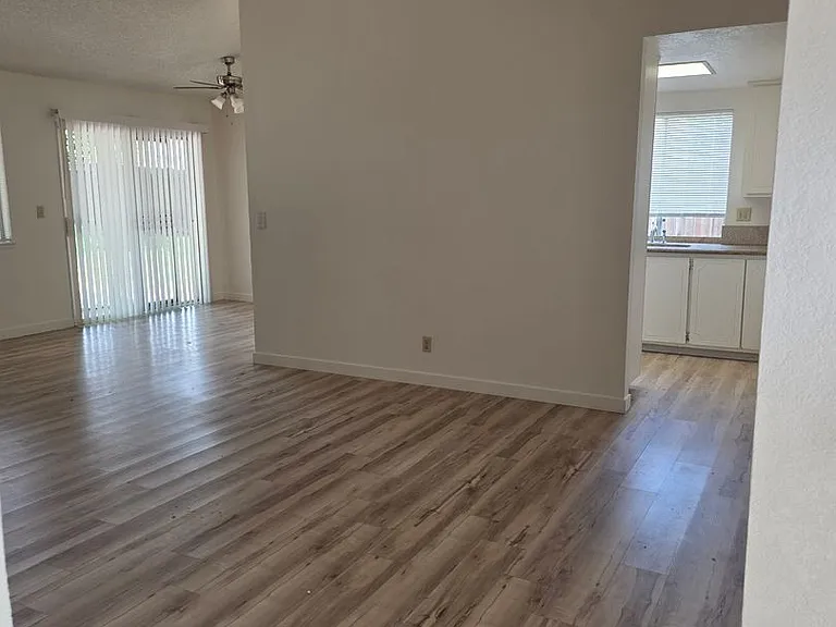 3207 Kathy Way — Photo 3