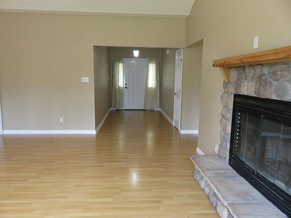 4th image of 605 Greenfern Trl