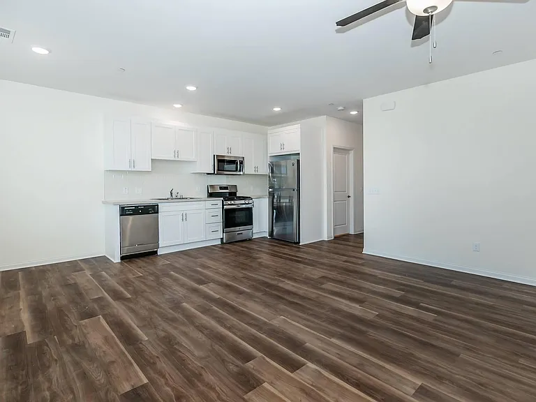 16852 Muscatel St — Photo 10