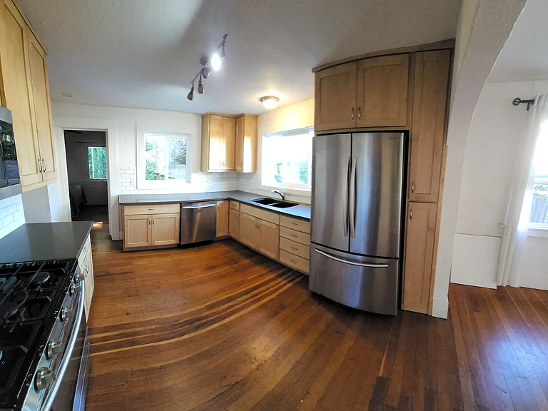 316 E Foothill Blvd — Photo 30