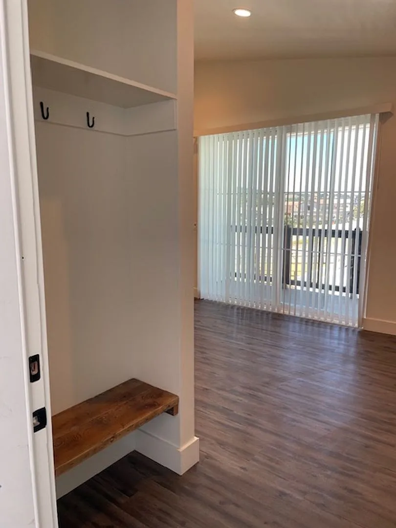 Emerald Court Apartments — Photo 4