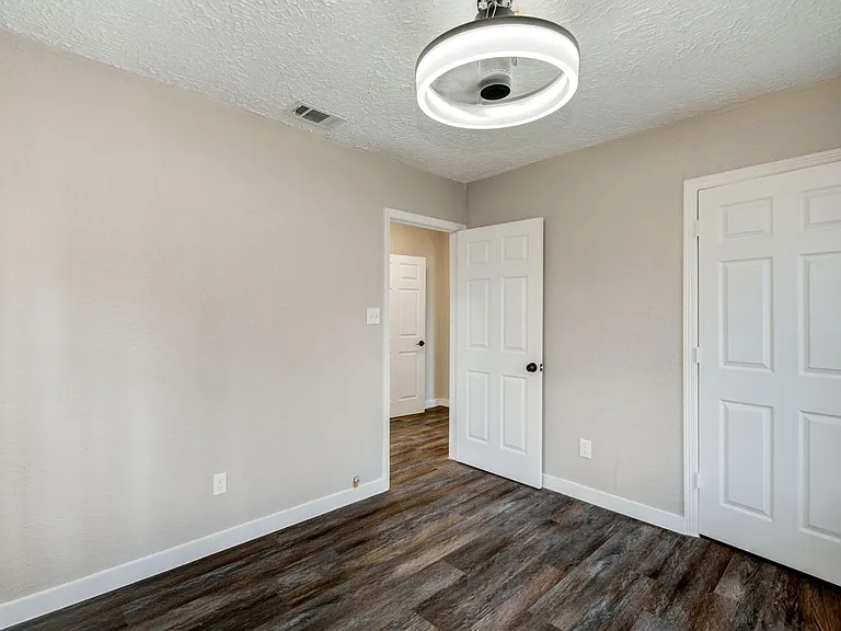 418 S Kansas St — Photo 21