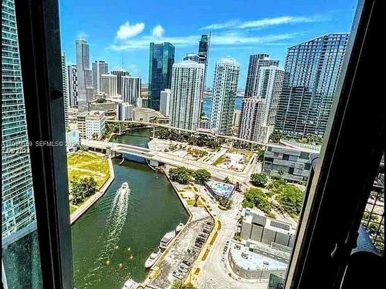 690 SW 1st Ct #Penthouse I06 — Photo 14
