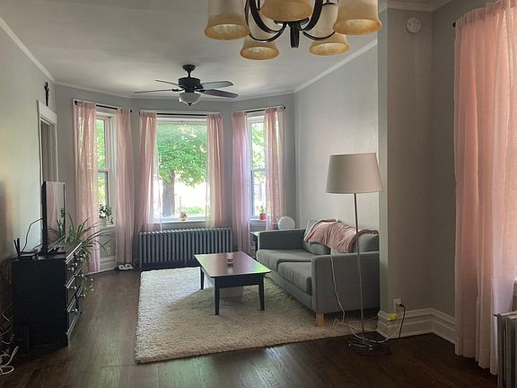 5th image of 3710 N Claremont Ave #1
