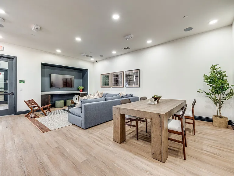 Shaw House — Photo 17