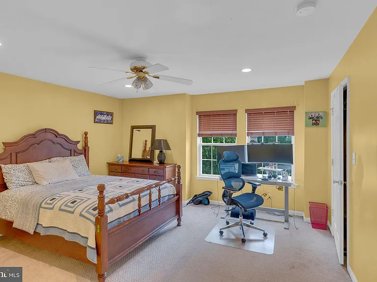 16 Cardiff Ct — Photo 29