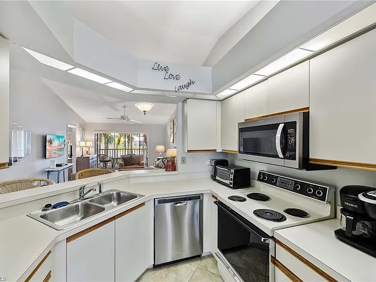 822 Gulf Pavillion Dr #202 — Photo 10