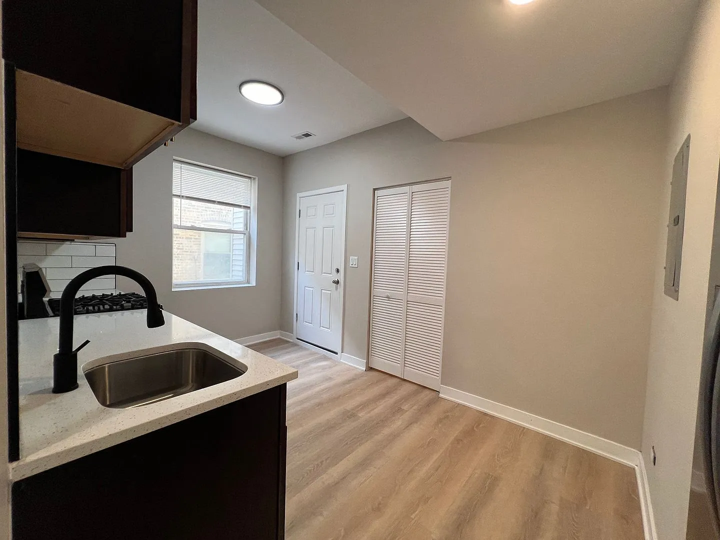 4054 Central Park — Photo 2