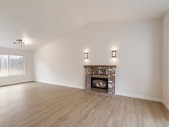 5th image of 3807 153rd St E