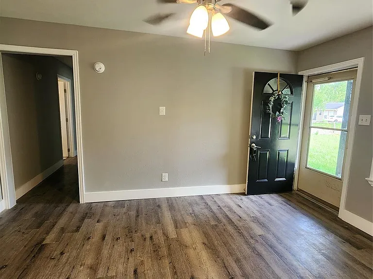 9711 Aguila St — Photo 5