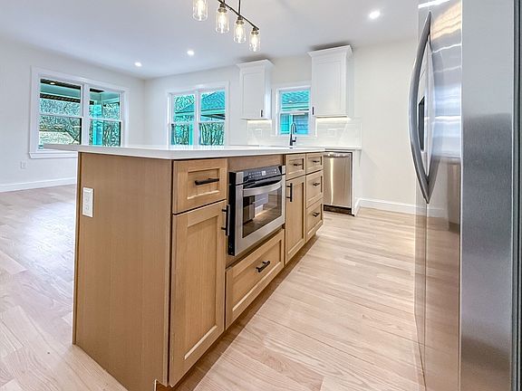3rd image of 23 Murray Hill Rd