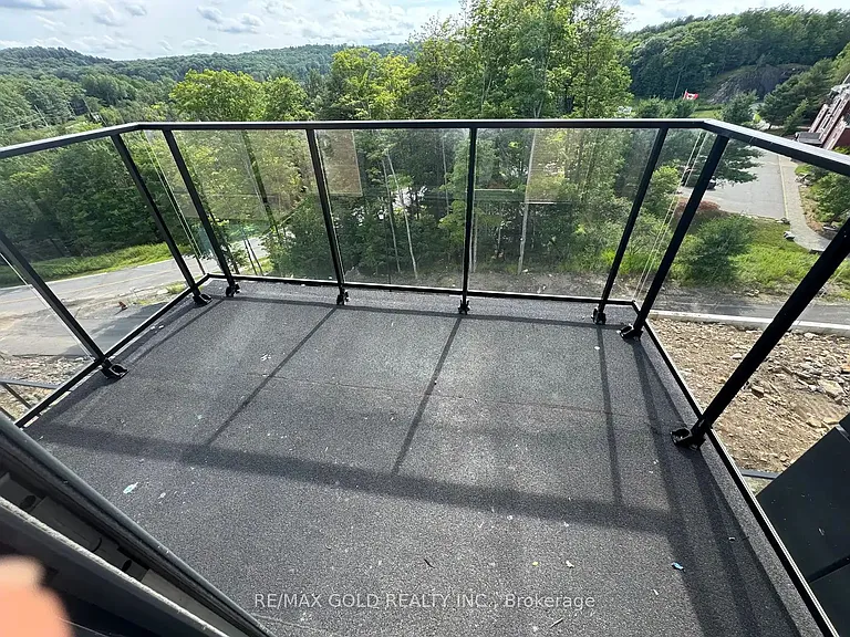 12 Suncrest Ln #207 — Photo 8