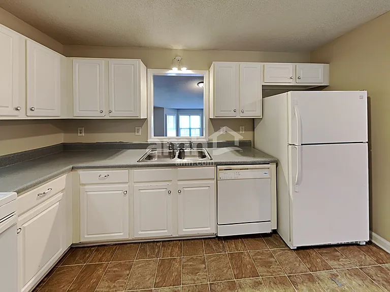 372 Emerald Pines Dr — Photo 4