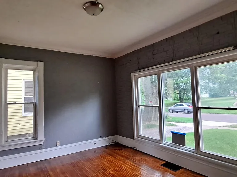 1807 N Linn St — Photo 10
